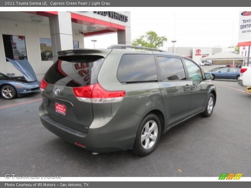 Cypress Green Pearl / Light Gray 2011 Toyota Sienna LE