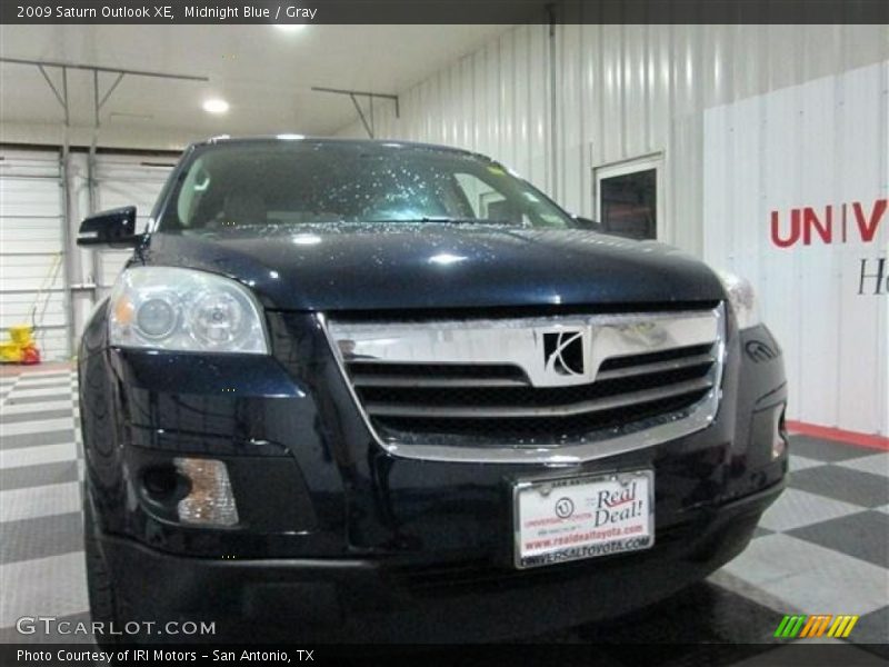 Midnight Blue / Gray 2009 Saturn Outlook XE