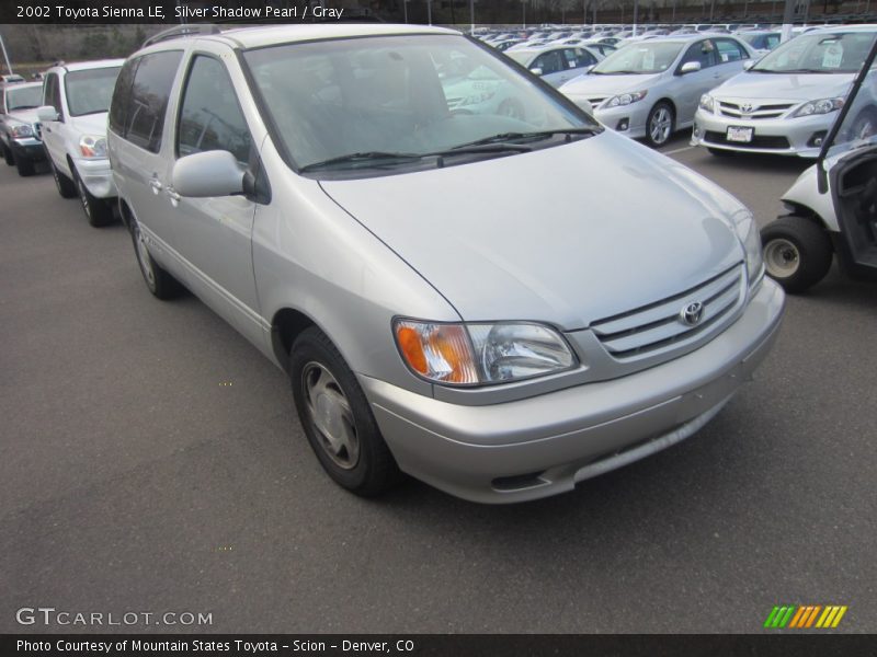 Silver Shadow Pearl / Gray 2002 Toyota Sienna LE