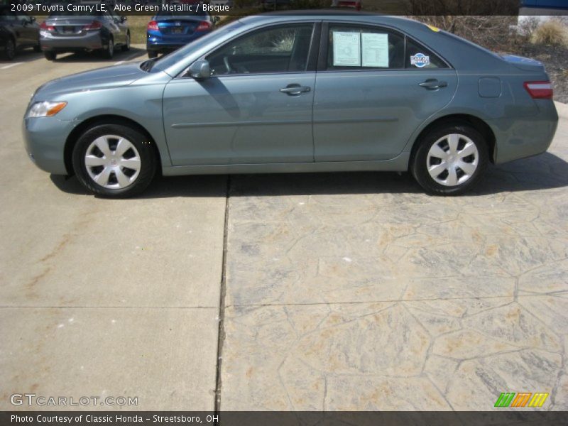 Aloe Green Metallic / Bisque 2009 Toyota Camry LE