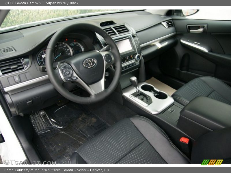 Super White / Black 2013 Toyota Camry SE