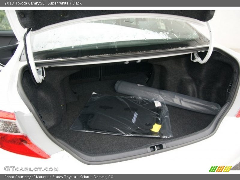 Super White / Black 2013 Toyota Camry SE