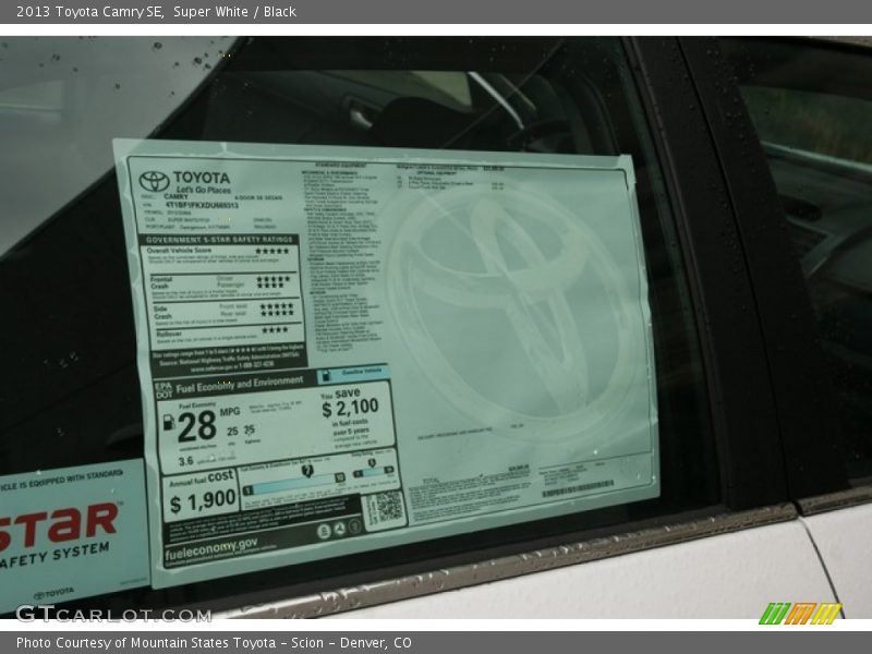 Super White / Black 2013 Toyota Camry SE