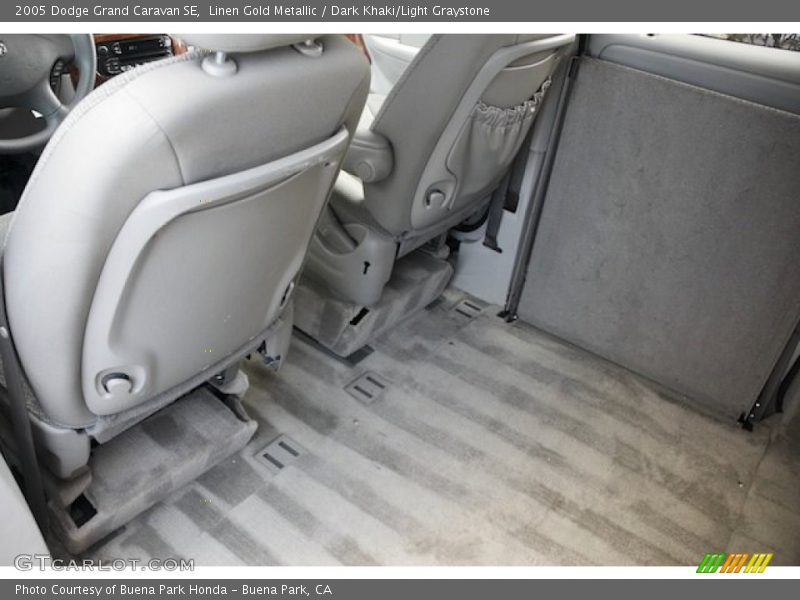 Linen Gold Metallic / Dark Khaki/Light Graystone 2005 Dodge Grand Caravan SE