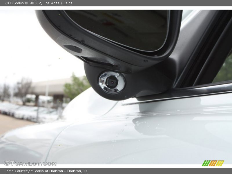 Ice White / Beige 2013 Volvo XC90 3.2