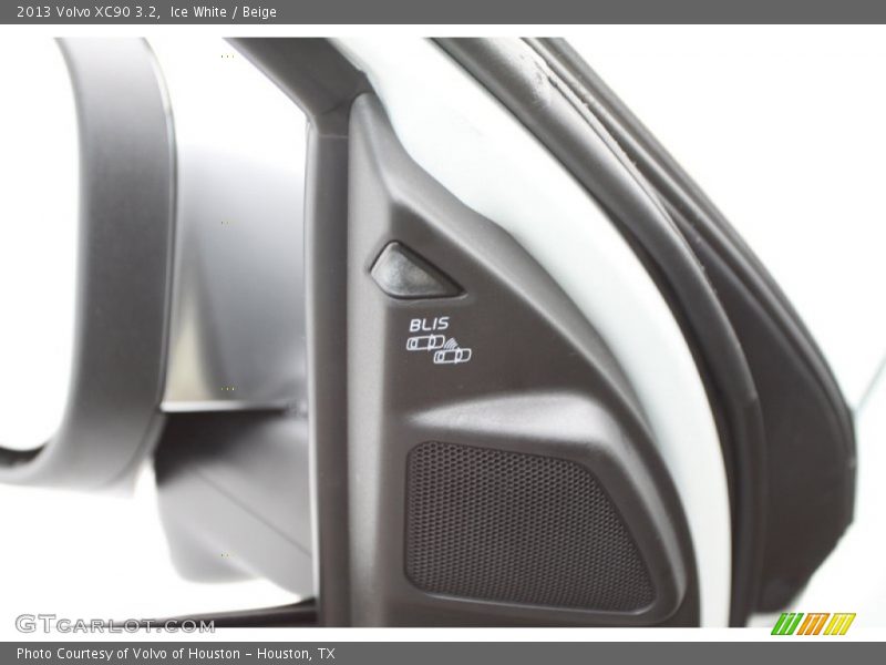 Ice White / Beige 2013 Volvo XC90 3.2