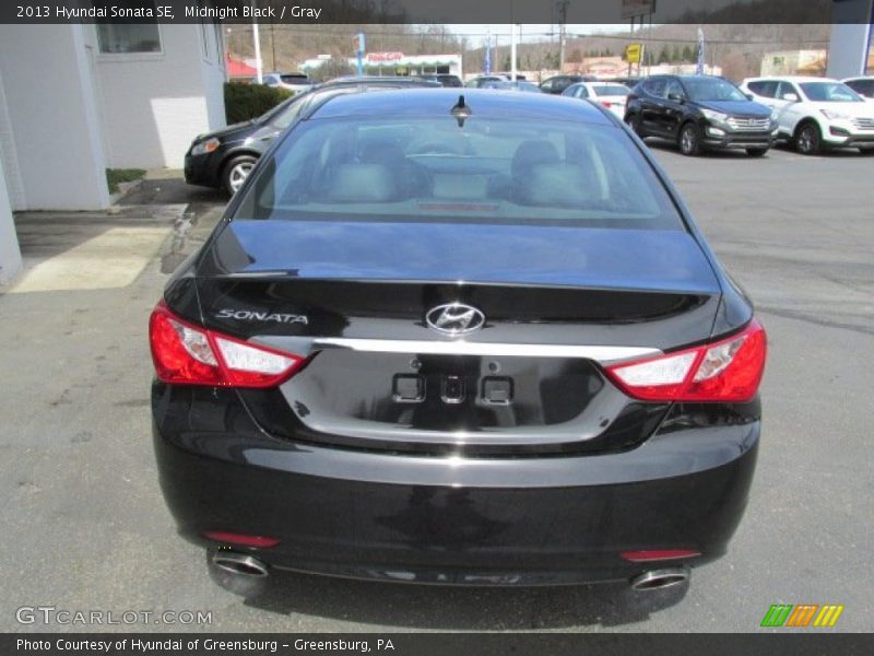 Midnight Black / Gray 2013 Hyundai Sonata SE