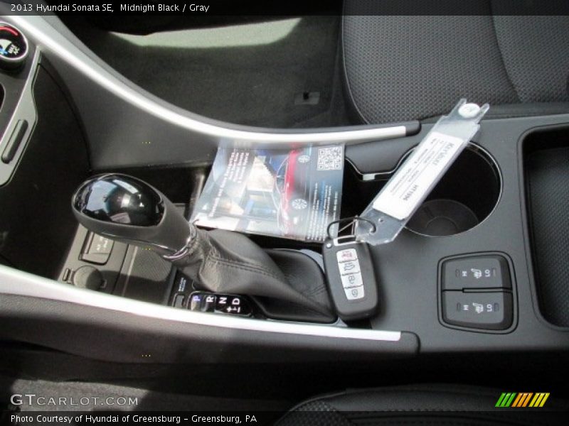 Midnight Black / Gray 2013 Hyundai Sonata SE