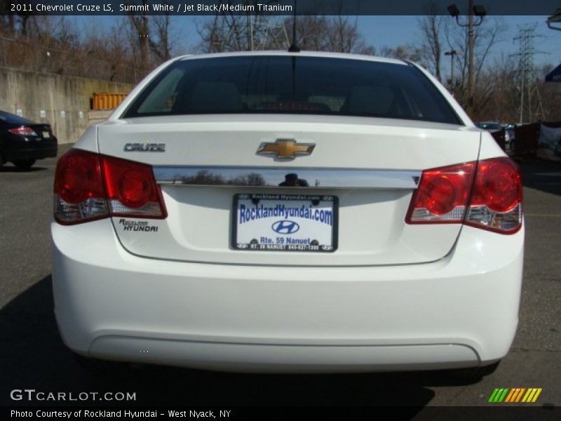Summit White / Jet Black/Medium Titanium 2011 Chevrolet Cruze LS