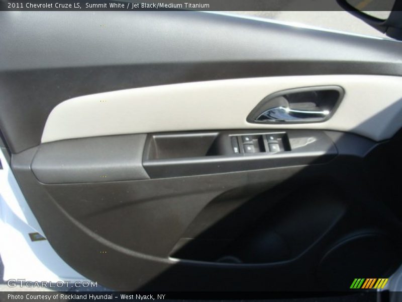 Summit White / Jet Black/Medium Titanium 2011 Chevrolet Cruze LS