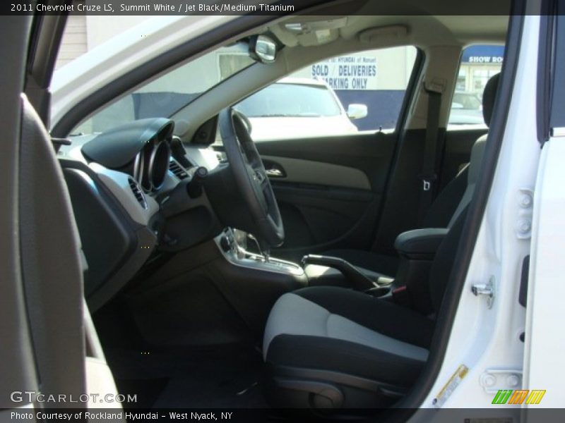 Summit White / Jet Black/Medium Titanium 2011 Chevrolet Cruze LS
