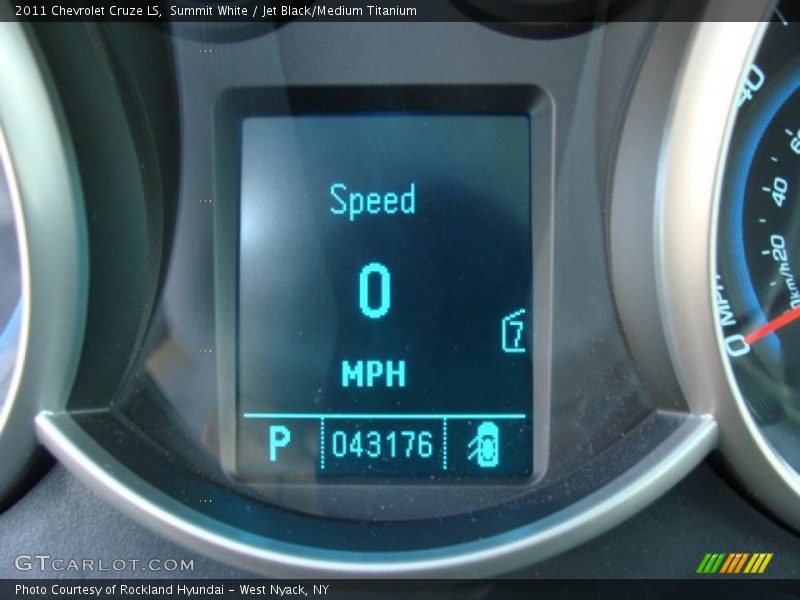 Summit White / Jet Black/Medium Titanium 2011 Chevrolet Cruze LS