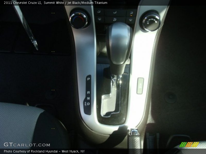 Summit White / Jet Black/Medium Titanium 2011 Chevrolet Cruze LS