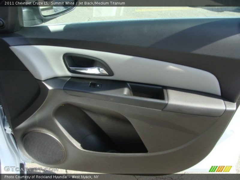 Summit White / Jet Black/Medium Titanium 2011 Chevrolet Cruze LS
