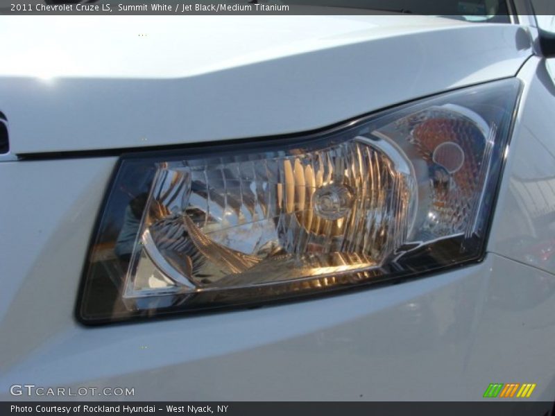 Summit White / Jet Black/Medium Titanium 2011 Chevrolet Cruze LS