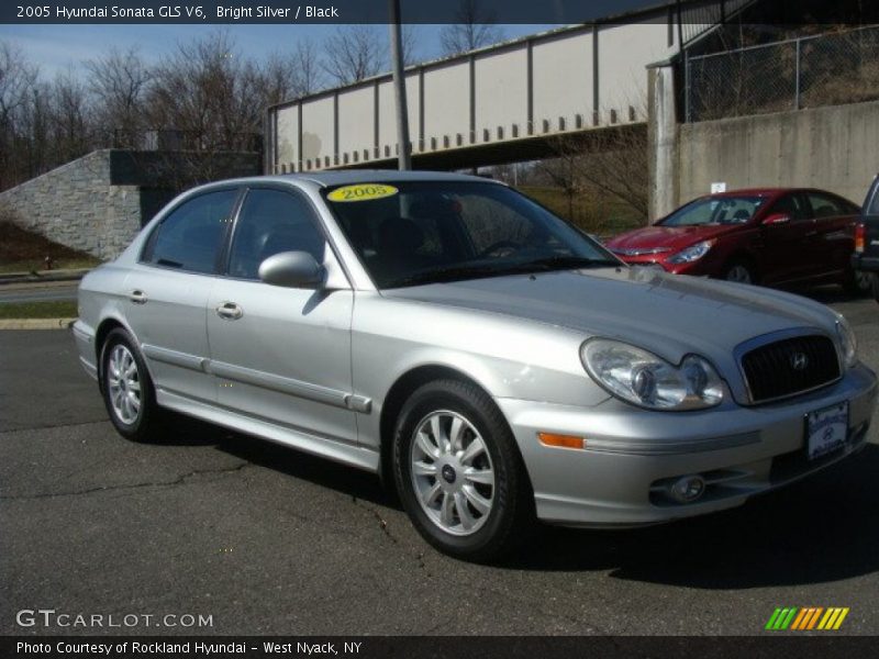 Bright Silver / Black 2005 Hyundai Sonata GLS V6