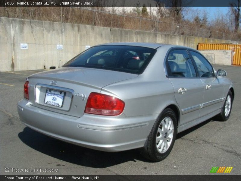 Bright Silver / Black 2005 Hyundai Sonata GLS V6