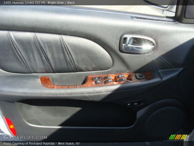 Bright Silver / Black 2005 Hyundai Sonata GLS V6