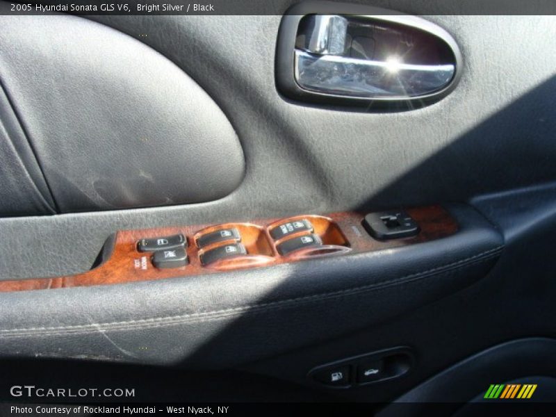 Bright Silver / Black 2005 Hyundai Sonata GLS V6