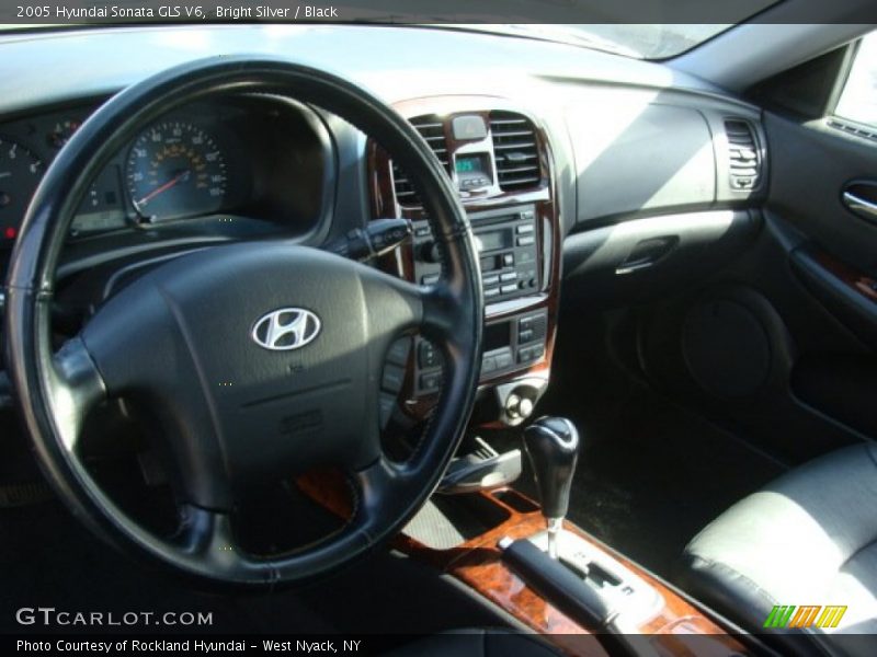 Bright Silver / Black 2005 Hyundai Sonata GLS V6