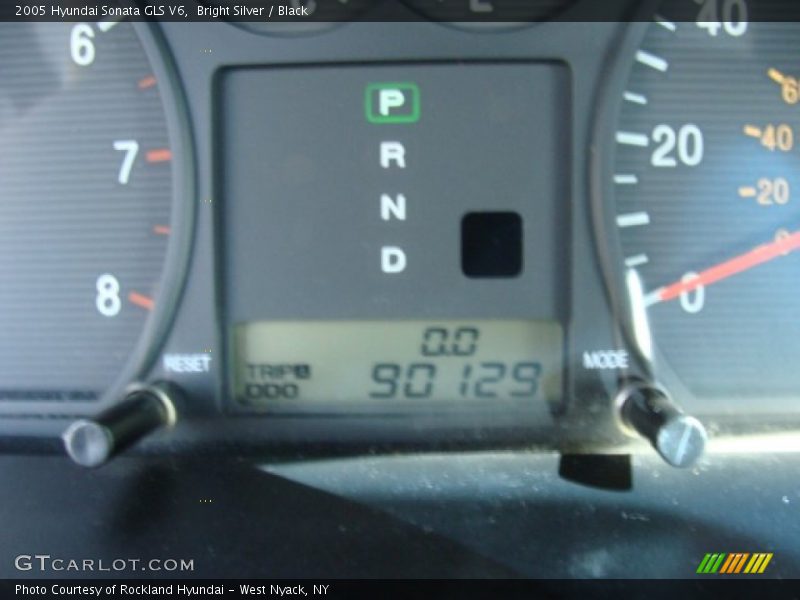 Bright Silver / Black 2005 Hyundai Sonata GLS V6