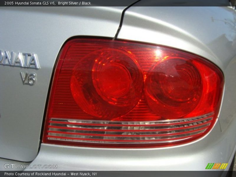 Bright Silver / Black 2005 Hyundai Sonata GLS V6