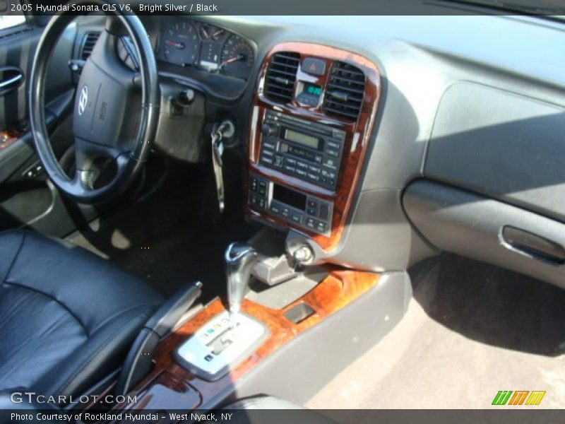 Bright Silver / Black 2005 Hyundai Sonata GLS V6