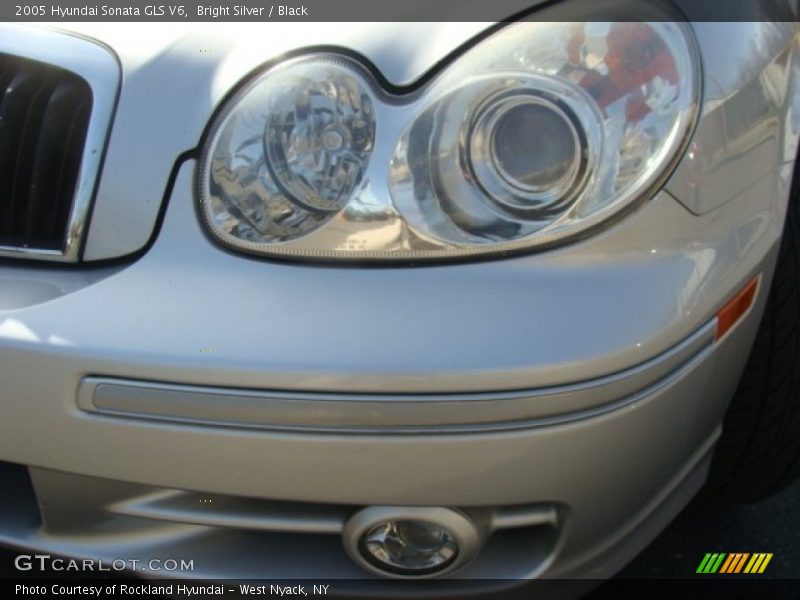 Bright Silver / Black 2005 Hyundai Sonata GLS V6