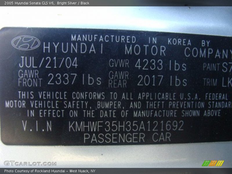 Bright Silver / Black 2005 Hyundai Sonata GLS V6