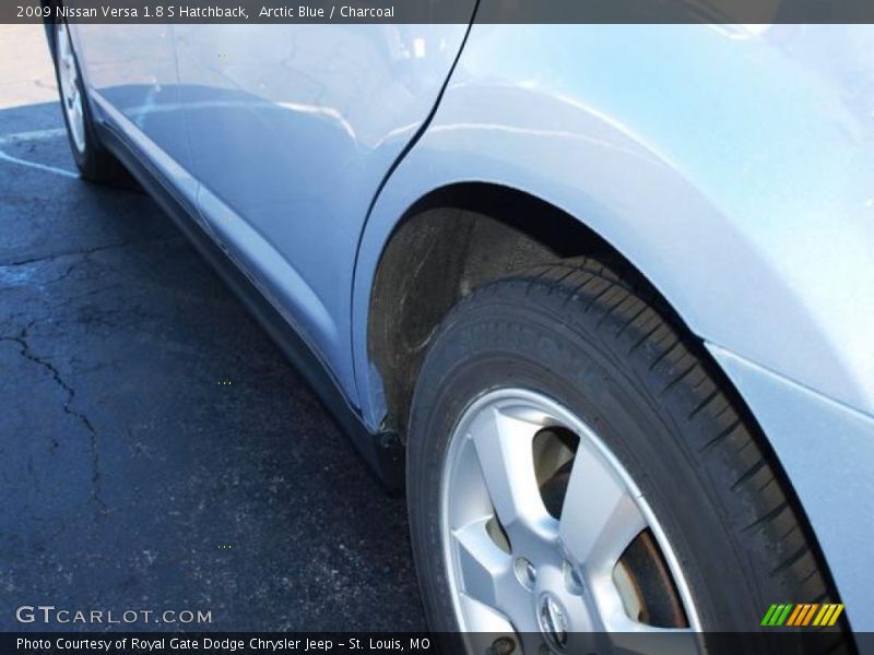 Arctic Blue / Charcoal 2009 Nissan Versa 1.8 S Hatchback
