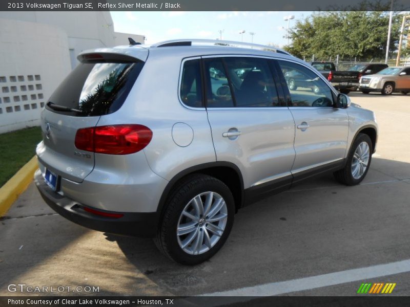 Reflex Silver Metallic / Black 2013 Volkswagen Tiguan SE