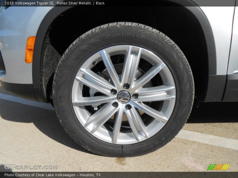 Reflex Silver Metallic / Black 2013 Volkswagen Tiguan SE