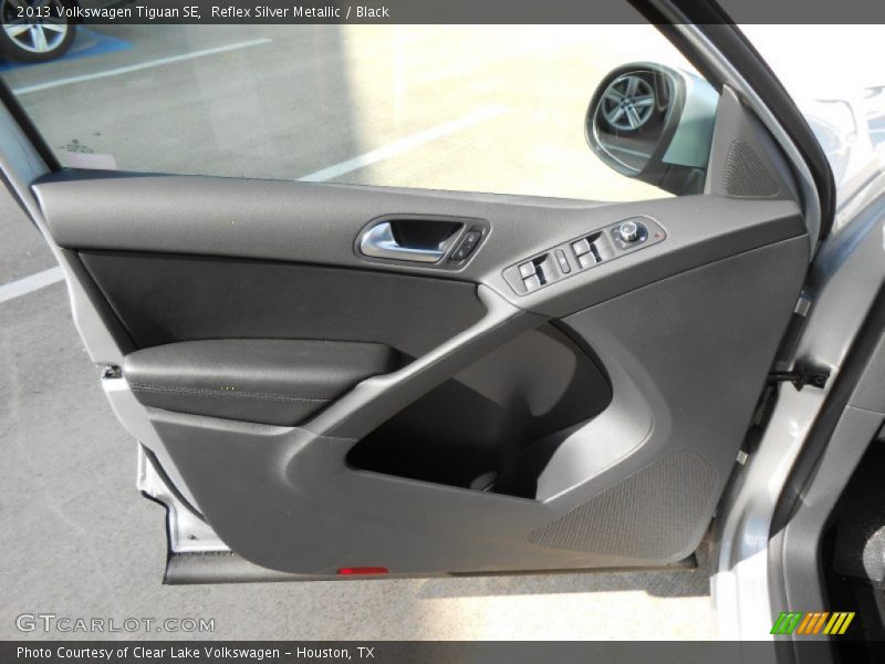 Reflex Silver Metallic / Black 2013 Volkswagen Tiguan SE