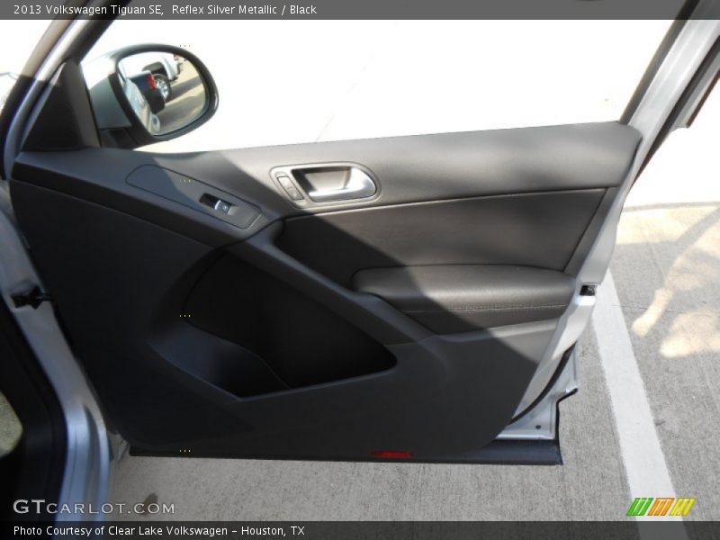 Reflex Silver Metallic / Black 2013 Volkswagen Tiguan SE