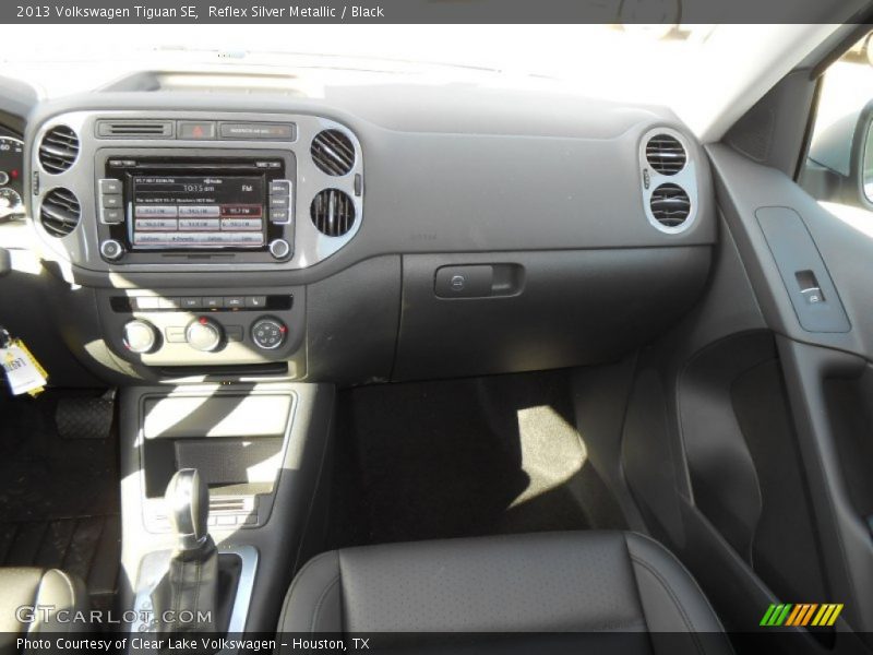 Reflex Silver Metallic / Black 2013 Volkswagen Tiguan SE