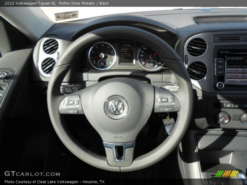 Reflex Silver Metallic / Black 2013 Volkswagen Tiguan SE