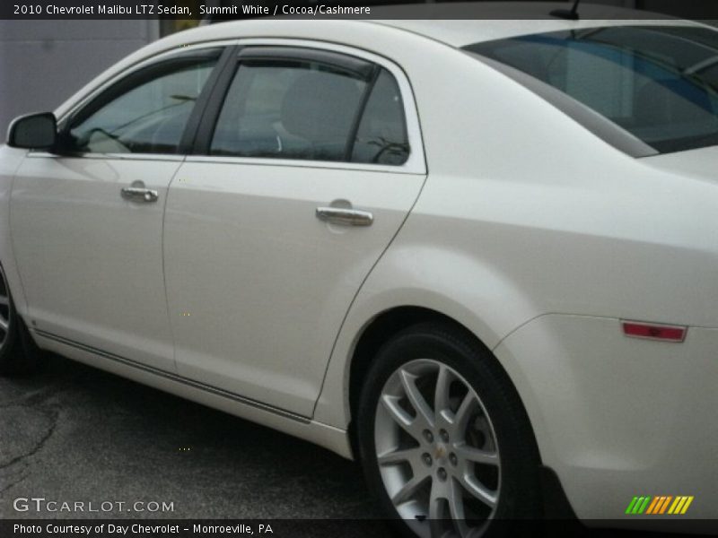 Summit White / Cocoa/Cashmere 2010 Chevrolet Malibu LTZ Sedan