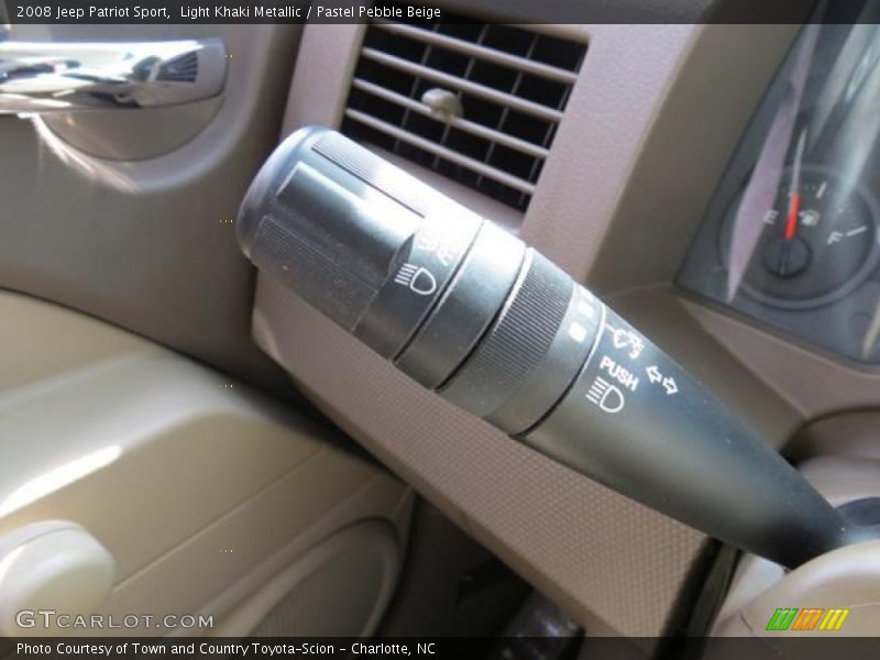 Light Khaki Metallic / Pastel Pebble Beige 2008 Jeep Patriot Sport