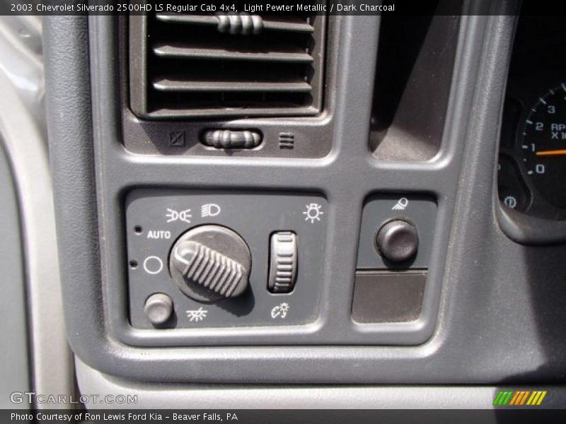 Light Pewter Metallic / Dark Charcoal 2003 Chevrolet Silverado 2500HD LS Regular Cab 4x4