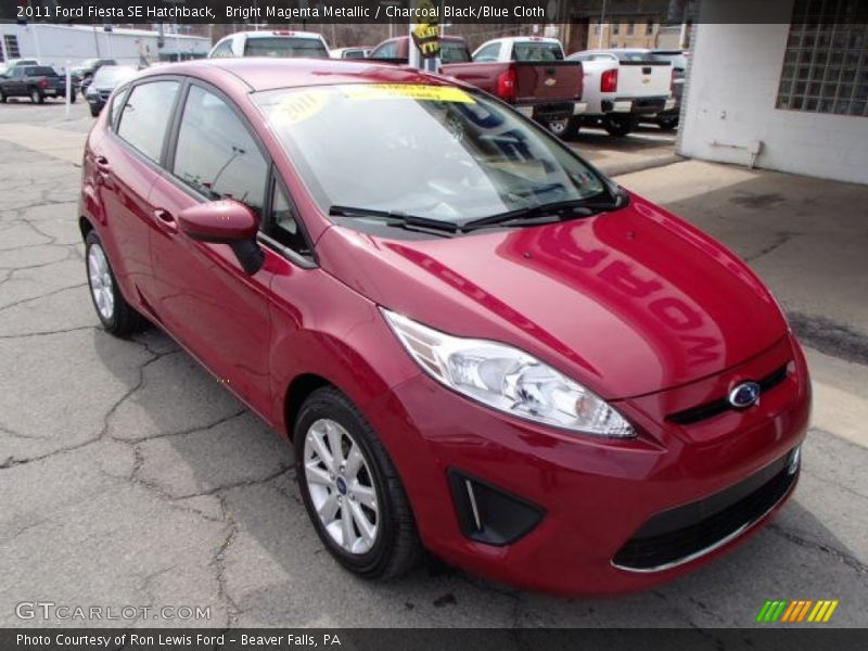 Bright Magenta Metallic / Charcoal Black/Blue Cloth 2011 Ford Fiesta SE Hatchback
