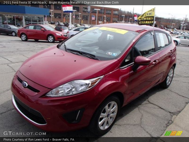 Bright Magenta Metallic / Charcoal Black/Blue Cloth 2011 Ford Fiesta SE Hatchback