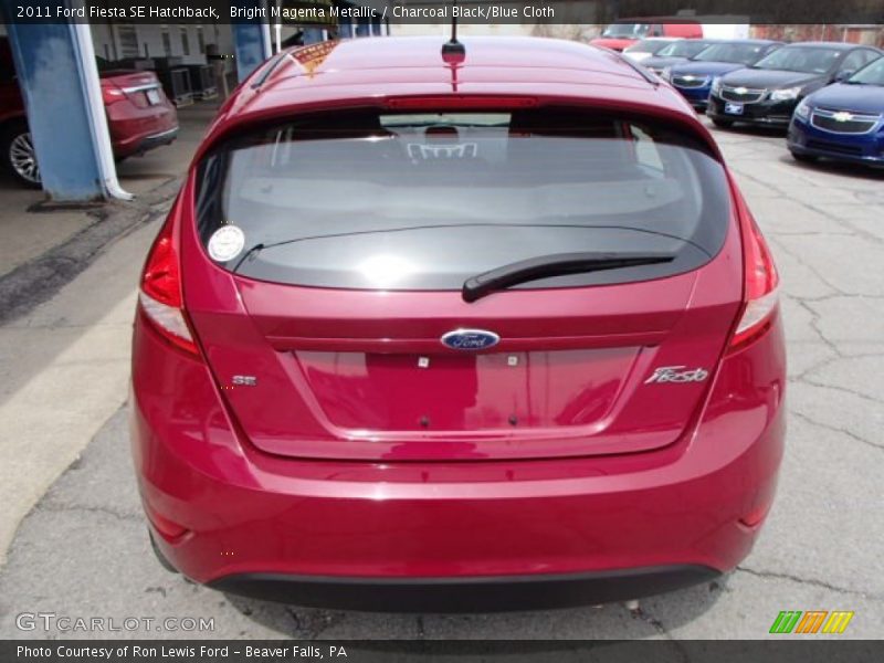 Bright Magenta Metallic / Charcoal Black/Blue Cloth 2011 Ford Fiesta SE Hatchback