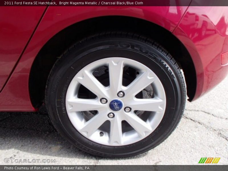 Bright Magenta Metallic / Charcoal Black/Blue Cloth 2011 Ford Fiesta SE Hatchback