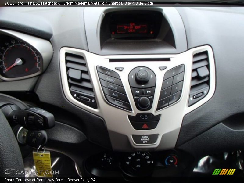 Bright Magenta Metallic / Charcoal Black/Blue Cloth 2011 Ford Fiesta SE Hatchback