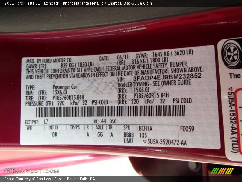 Bright Magenta Metallic / Charcoal Black/Blue Cloth 2011 Ford Fiesta SE Hatchback