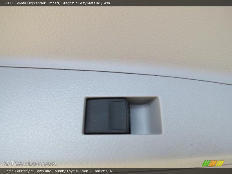 Magnetic Gray Metallic / Ash 2013 Toyota Highlander Limited
