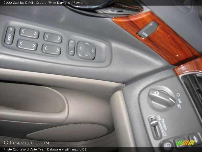 White Diamond / Pewter 2000 Cadillac DeVille Sedan