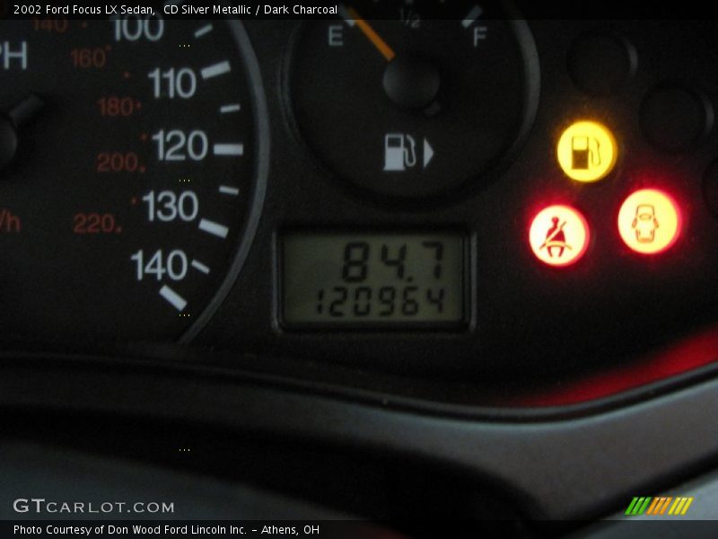 CD Silver Metallic / Dark Charcoal 2002 Ford Focus LX Sedan