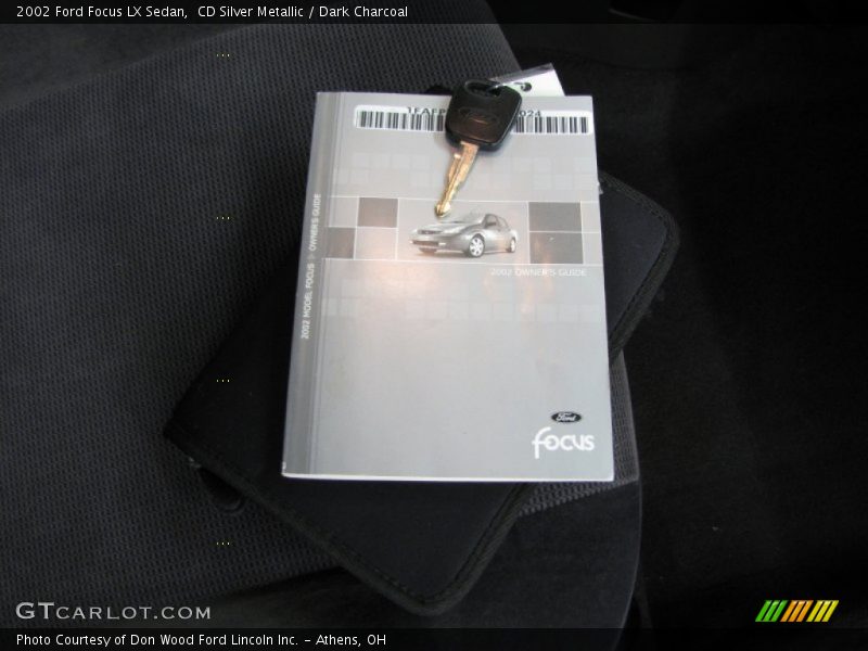 CD Silver Metallic / Dark Charcoal 2002 Ford Focus LX Sedan