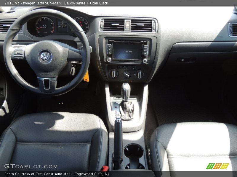 Candy White / Titan Black 2011 Volkswagen Jetta SE Sedan